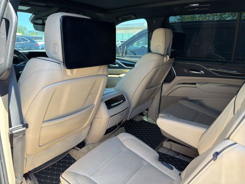 Used 2023 Cadillac Escalade Premium Luxury w/ Performance Package AWD/4WD image 3