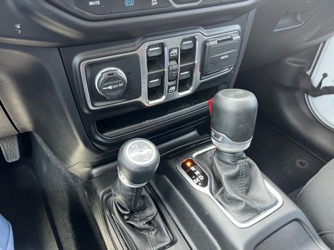 Used 2023 Jeep Wrangler Unlimited w/ Convenience Group AWD/4WD image 15
