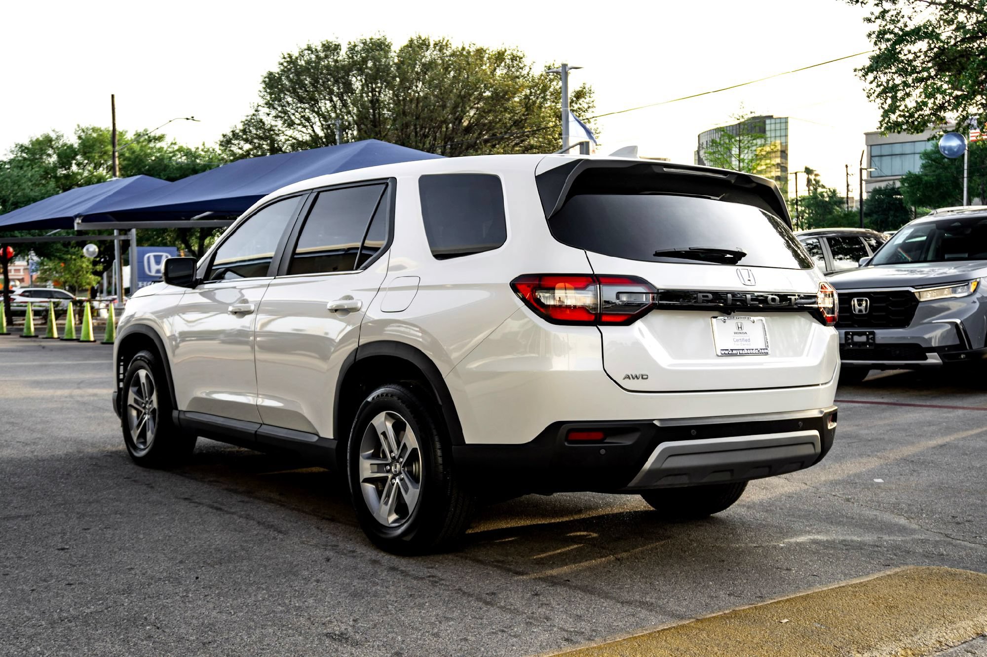 Used 2025 Honda Pilot EX-L image 7