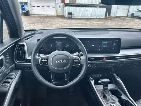 Used 2025 Kia Sorento EX image 11