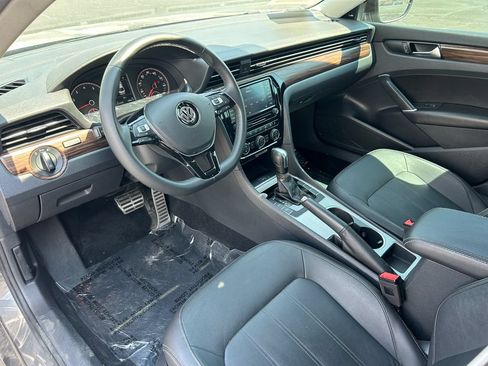Used 2022 Volkswagen Passat 2.0T FWD image 25