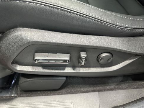 Certified 2025 Honda Pilot Touring image 17