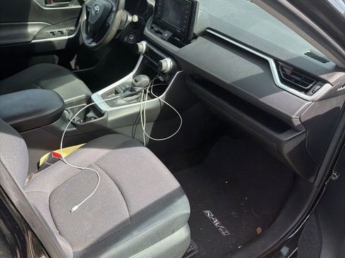 Used 2021 Toyota RAV4 LE w/ Carpet Mat Package (TMS) image 18