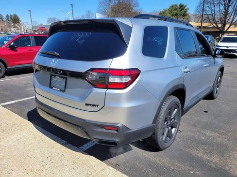 New 2026 Honda Pilot Sport image 3