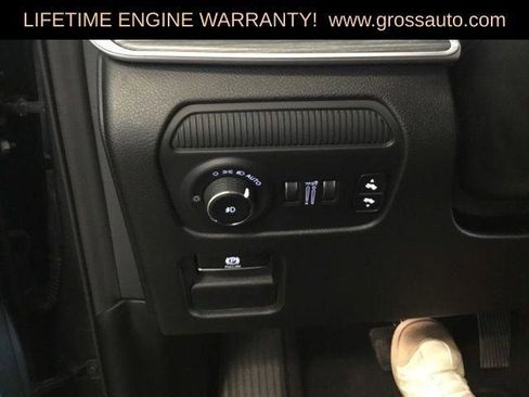 Certified 2024 Jeep Wagoneer L Series II AWD/4WD image 17