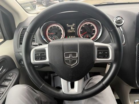 Used 2016 Dodge Grand Caravan SXT w/ Rear Park Assist Package image 17