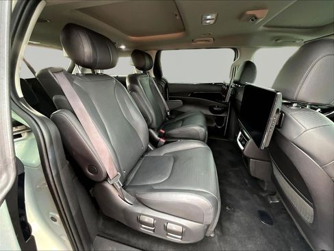Used 2025 Kia Carnival SX Prestige FWD image 25