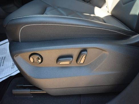 Used 2025 Volkswagen Atlas SE w/ Panoramic Sunroof Package FWD image 13