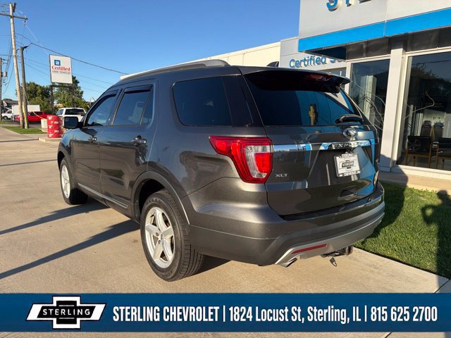 Used 2017 Ford Explorer XLT w/ Equipment Group 201A AWD/4WD image 3