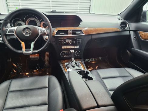 Used 2013 Mercedes-Benz C 300 4MATIC Sedan image 2