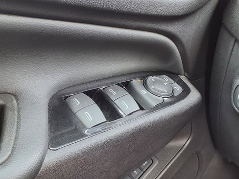 Used 2024 Chevrolet Equinox Premier image 17