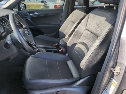 Used 2020 Volkswagen Tiguan SE R-Line image 9