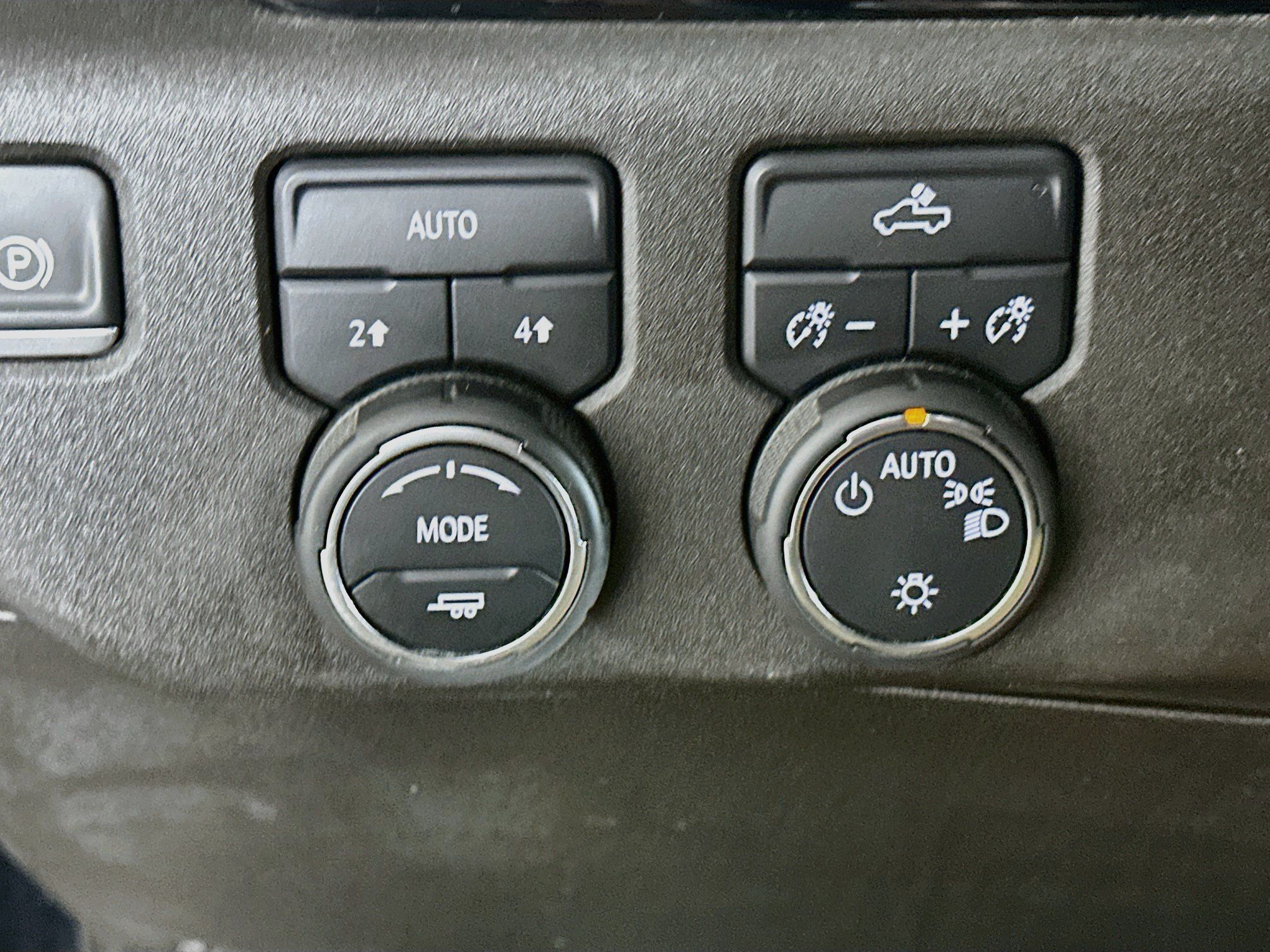 Used 2024 Chevrolet Silverado 1500 LT AWD/4WD image 17