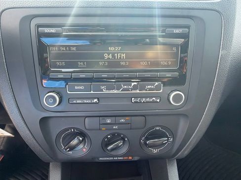 Used 2014 Volkswagen Jetta SE FWD image 25