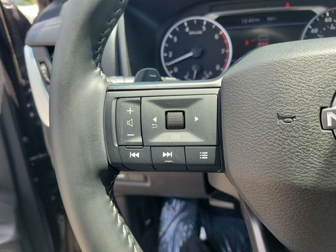 Certified 2025 Nissan Rogue SV FWD image 22