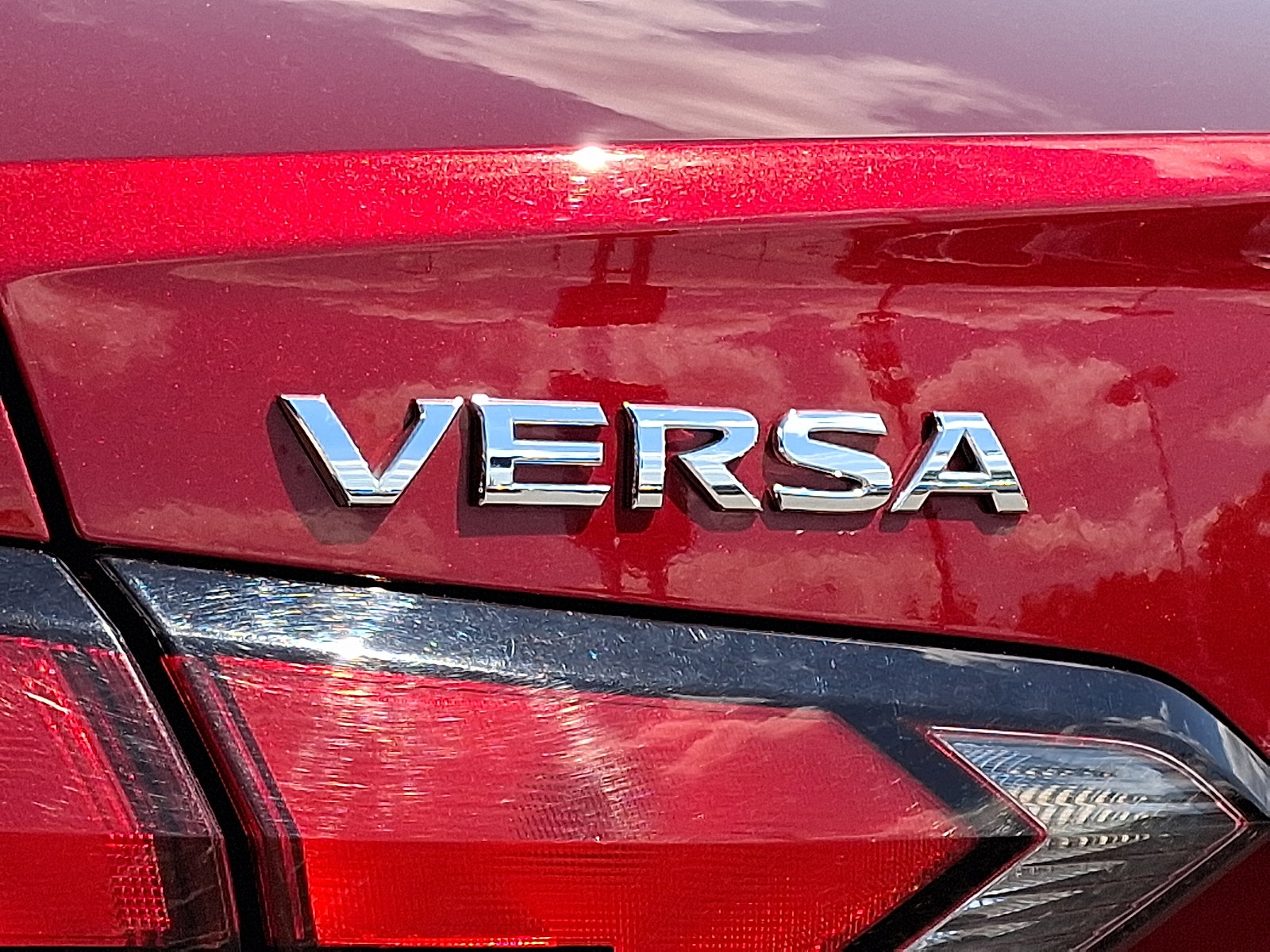 Used 2025 Nissan Versa SV FWD image 30