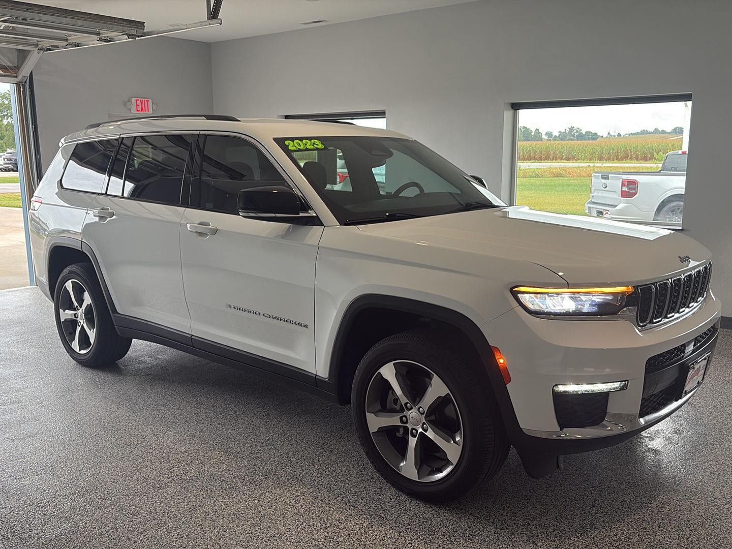 Used 2023 Jeep Grand Cherokee L Limited w/ Trailer Tow Group (B) AWD/4WD image 5