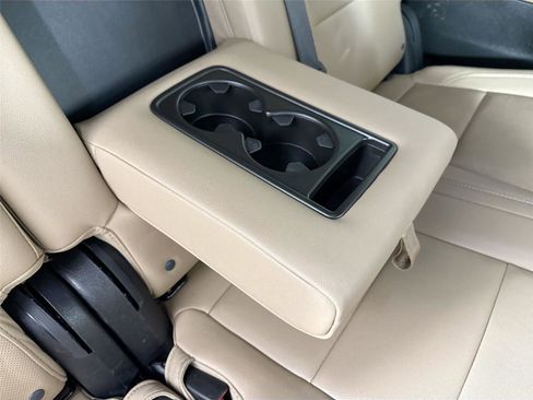 Used 2024 Chevrolet Suburban Premier image 61