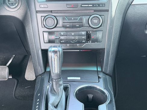 Used 2017 Ford Explorer XLT w/ Equipment Group 202A FWD image 18