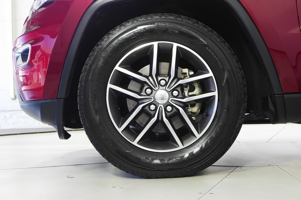 Used 2018 Jeep Grand Cherokee Limited AWD/4WD image 5
