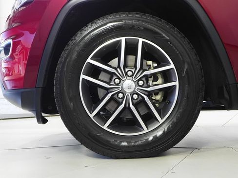 Used 2018 Jeep Grand Cherokee Limited AWD/4WD image 5