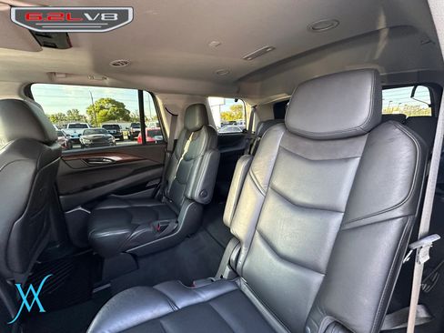 Used 2020 Cadillac Escalade Luxury AWD/4WD image 23
