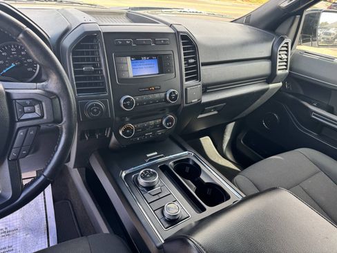 Used 2018 Ford Expedition Max XL AWD/4WD image 3