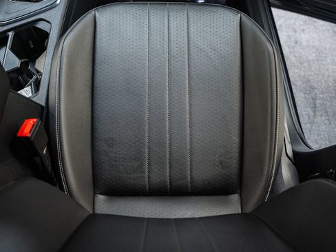 Used 2022 Volkswagen Tiguan SE w/ Panoramic Sunroof Package FWD image 34