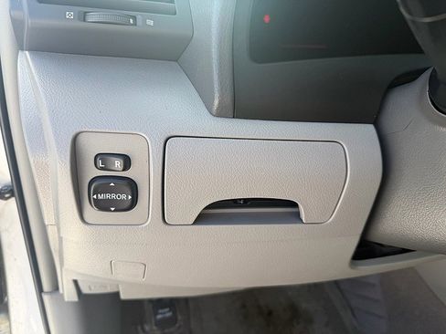 Used 2009 Toyota Camry 4d Sedan Auto image 11