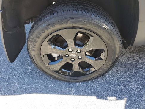 Used 2023 Land Rover Defender 110 SE image 8