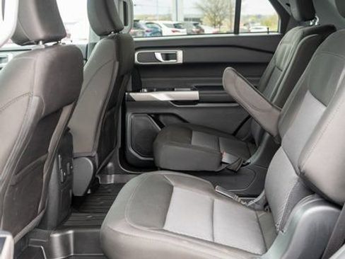 Used 2023 Ford Explorer XLT AWD/4WD image 12