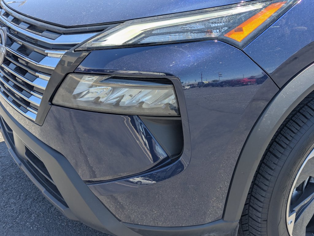 Used 2025 Nissan Rogue SV AWD/4WD image 11