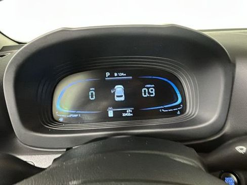 Used 2023 Hyundai Venue Limited FWD image 18