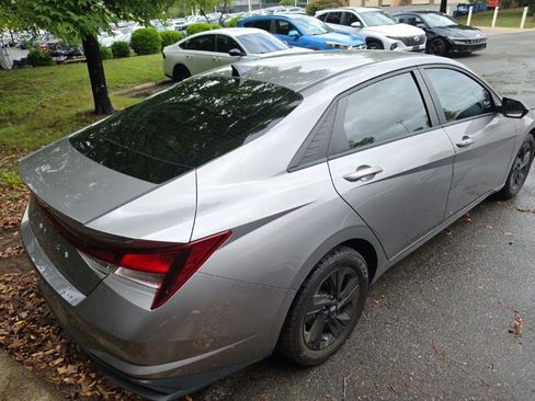 Used 2023 Hyundai Elantra SEL FWD image 3