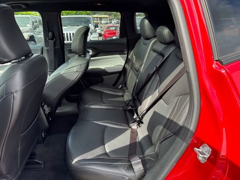 Used 2023 Jeep Compass Latitude w/ Sun and Sound Group AWD/4WD image 5