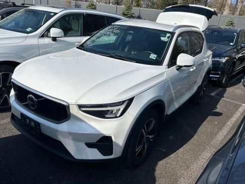 Used 2023 Volvo XC40 B5 Core w/ Convenience Package image 2