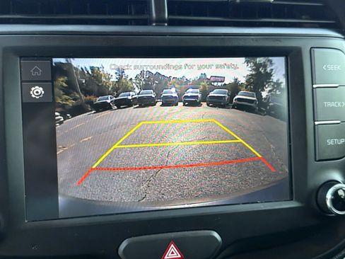 Used 2024 Kia Soul LX w/ Option Group 015 FWD image 4
