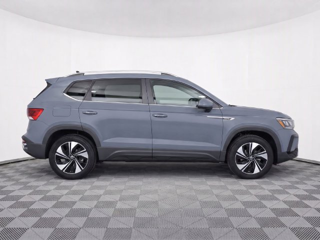 Used 2023 Volkswagen Taos SE w/ Panoramic Sunroof Package AWD/4WD image 8