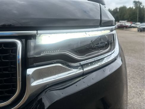 Used 2022 Jeep Wagoneer Series III w/ Premium Group I AWD/4WD image 9