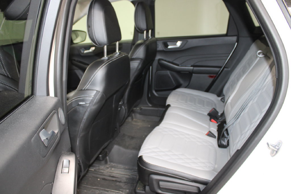 Used 2024 Ford Escape Platinum w/ Premium Technology Package AWD/4WD image 19