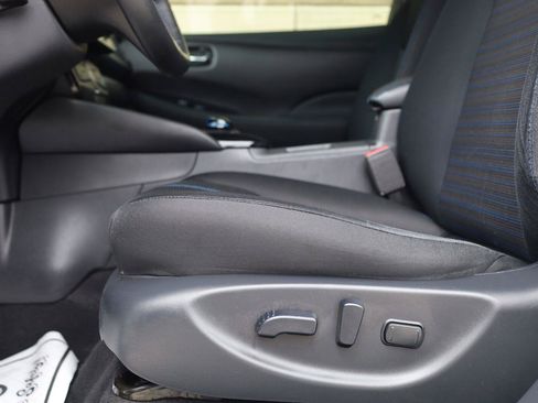 Used 2018 Nissan Leaf SV w/ SV Technology Package FWD image 16