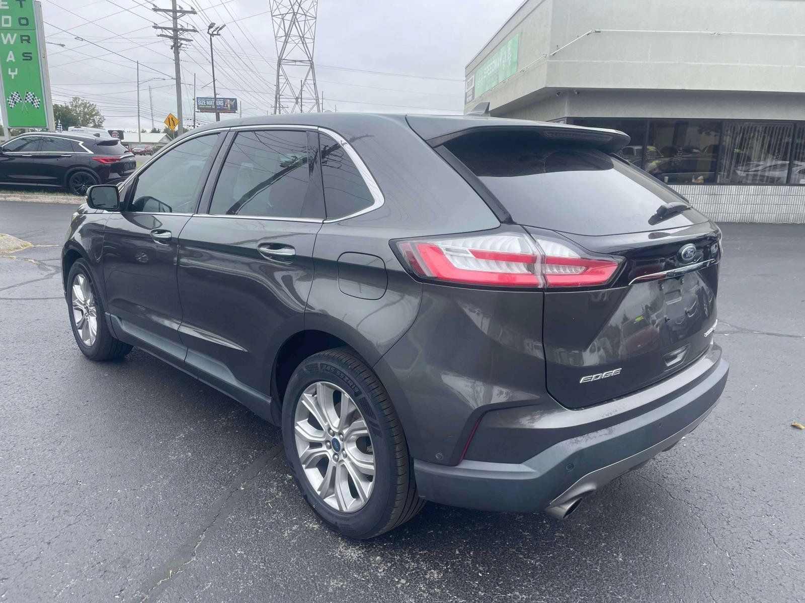 Used 2019 Ford Edge Titanium w/ Equipment Group 301A AWD/4WD image 5