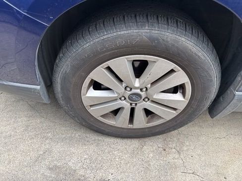 Used 2015 Subaru Outback 2.5i Premium image 3