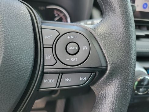 Used 2025 Toyota RAV4 XLE w/ Convenience Package FWD image 16