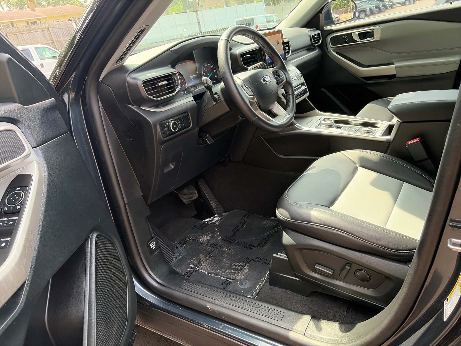 Used 2024 Ford Explorer XLT w/ Equipment Group 202A AWD/4WD image 9