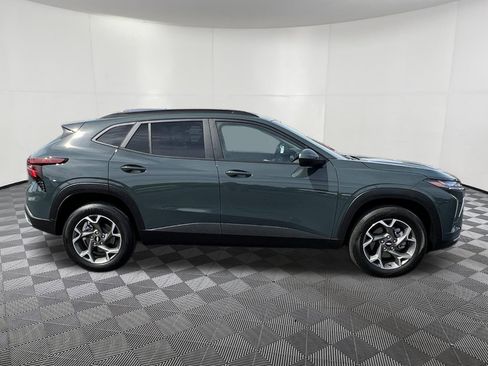 Used 2025 Chevrolet Trax LT FWD image 7