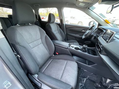 Used 2024 Nissan Rogue SV image 31
