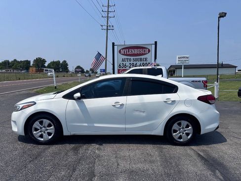 Used 2017 Kia Forte LX FWD image 1