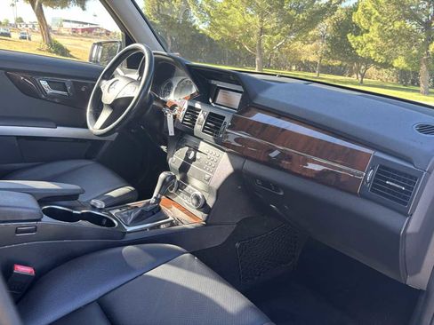 Used 2011 Mercedes-Benz GLK 350 4MATIC image 15