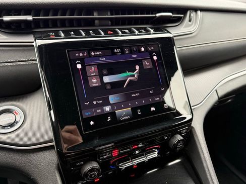 Used 2024 Jeep Grand Cherokee L Laredo image 19